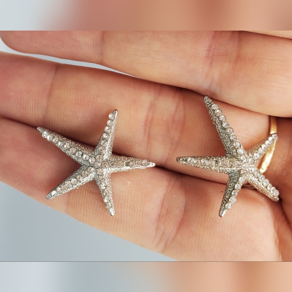 Silvertone Starfish Earrings and Deep Blue Silvetone Necklace Set - Picture 5 of 7